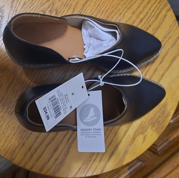 SHOES - Picture 4 of 4